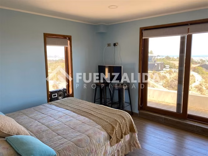 Casa en venta de 5 dorm. en Quintero
