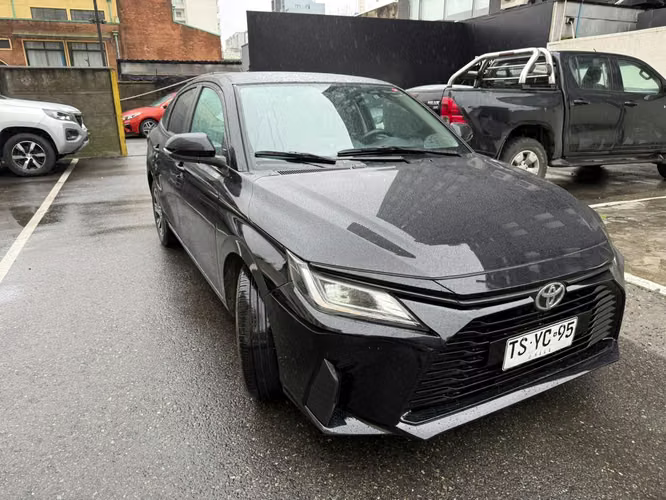 Vendo Auto Toyota Sedan año 2025