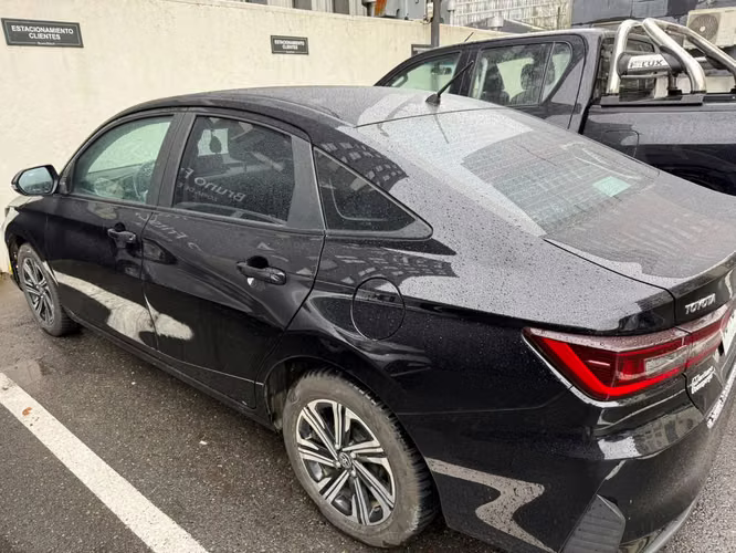 Vendo Auto Toyota Sedan año 2025