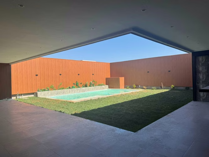 Casa Amplia con Jardín y Piscina (178042)