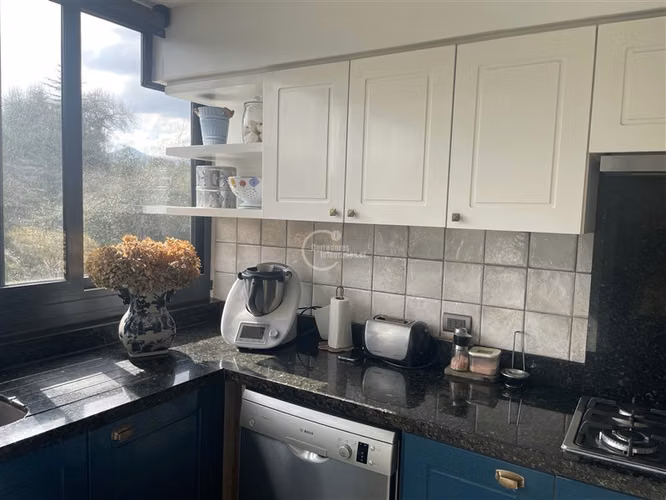 Departamento en venta de 2 dorm. en El Golf - Imagen 2
