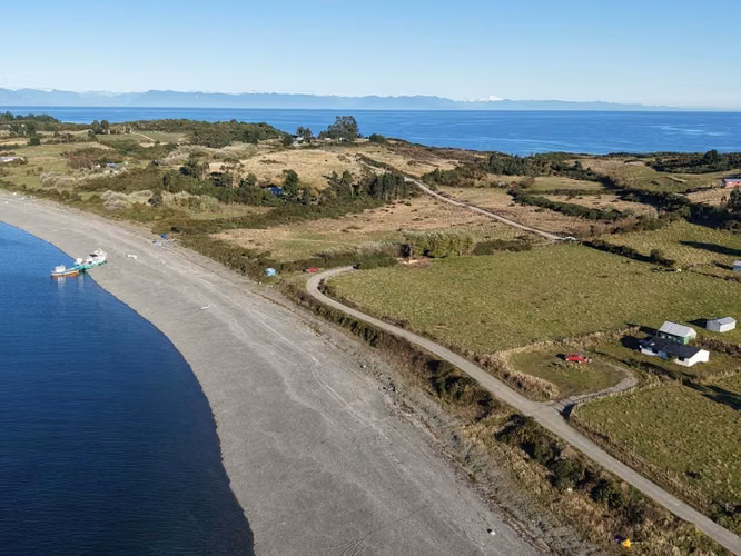 Se vende terreno a orilla de playa Isla Tabon