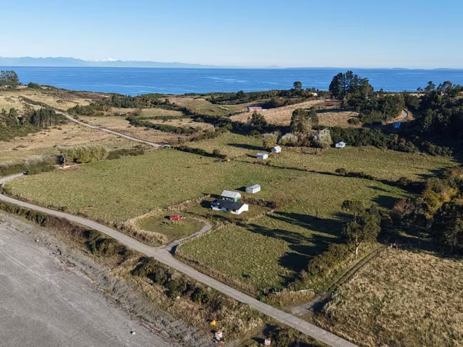 Se vende terreno a orilla de playa Isla Tabon