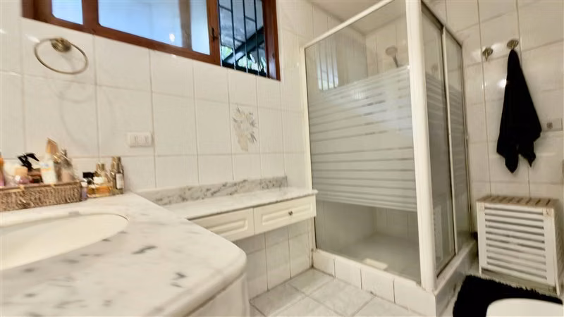 Casa de 6 Dormitorios y piscina en las condes