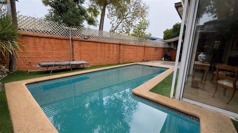 Casa de 6 Dormitorios y piscina en las condes