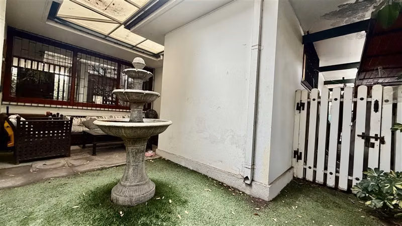 Casa de 6 Dormitorios y piscina en las condes