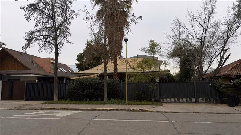 Casa de 6 Dormitorios y piscina en las condes