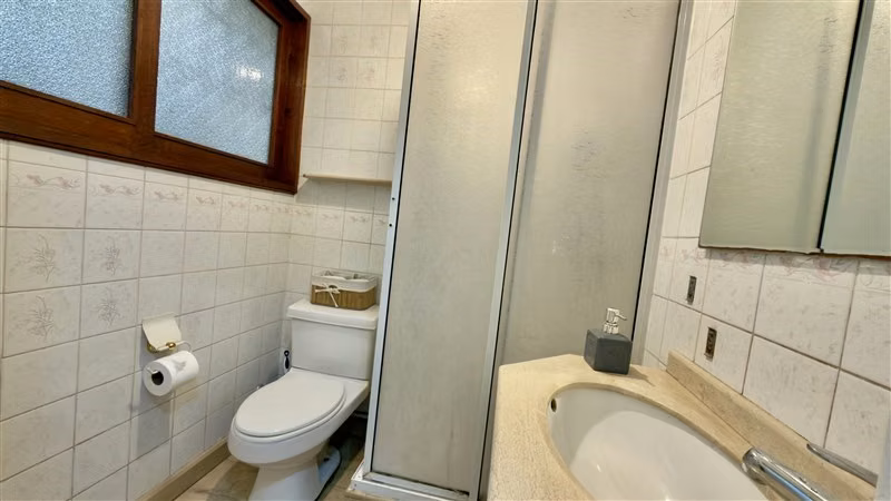 Casa de 6 Dormitorios y piscina en las condes