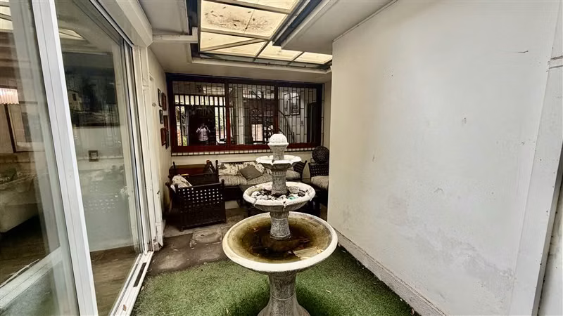 Casa de 6 Dormitorios y piscina en las condes