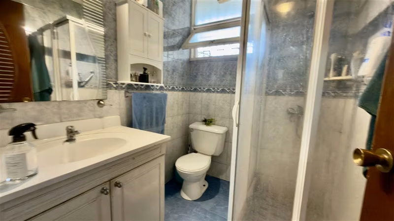 Casa de 6 Dormitorios y piscina en las condes