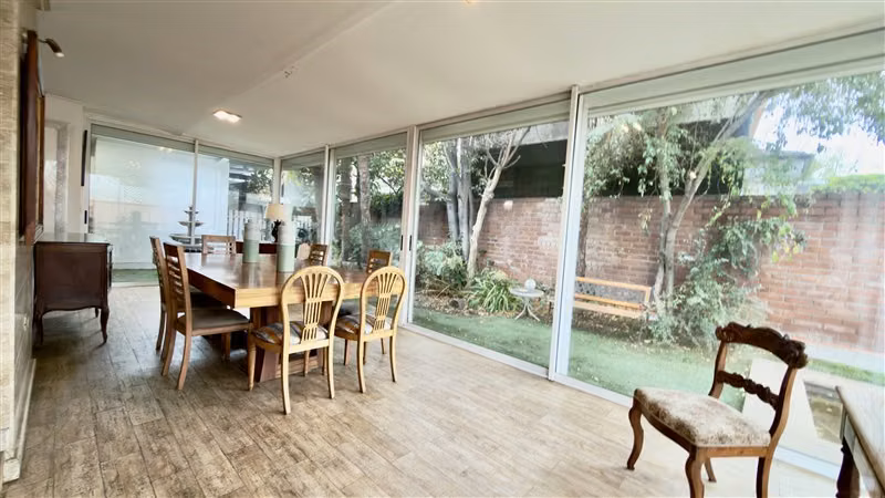 Casa de 6 Dormitorios y piscina en las condes