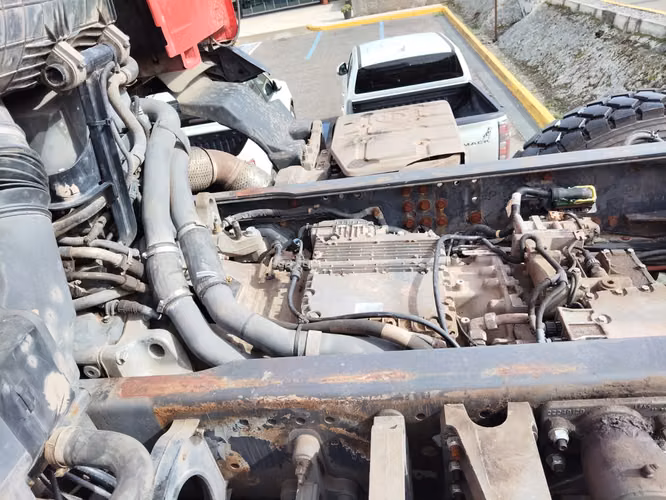 Camion Renault modelo k480 8x4