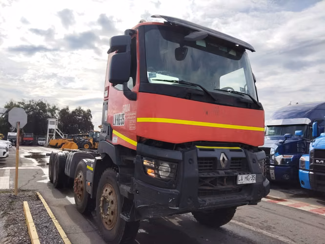 Camion Renault modelo k480 8x4