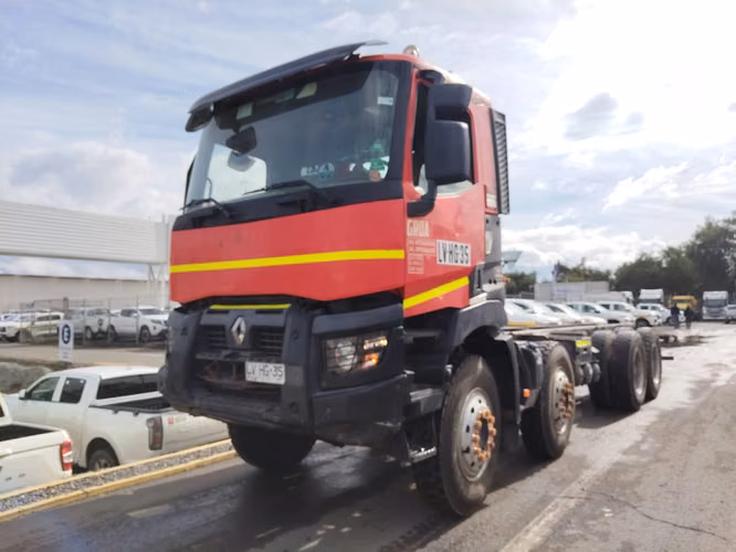 Camion Renault modelo k480 8x4