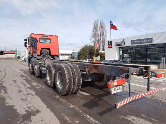 Camion Renault modelo k480 8x4