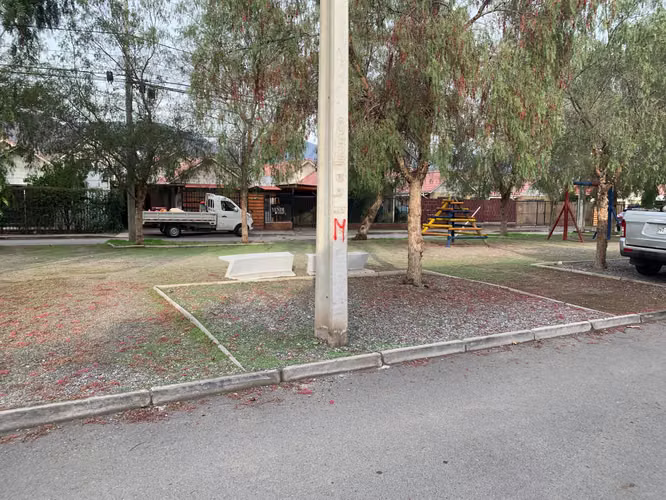 Cómoda casa frente a plazoleta – Villa El Patagual