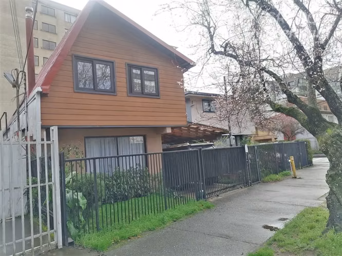 Sitio con 2 casas en venta en pleno centro de Concepción