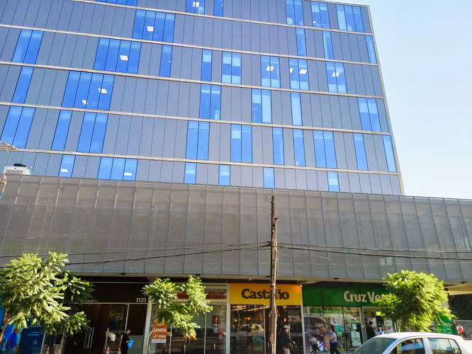 Gran Local en obra gruesa moderno edificio (178128)