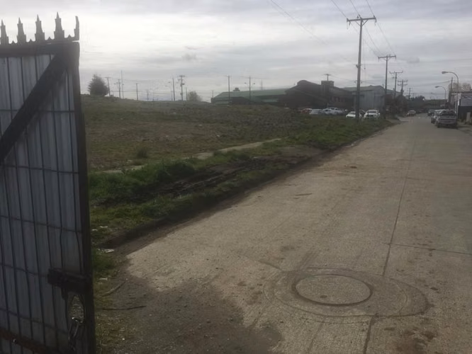 Se Vende terreno en Avda. Tepual, ideal para proyecto inmobiliario, comercio u otros.