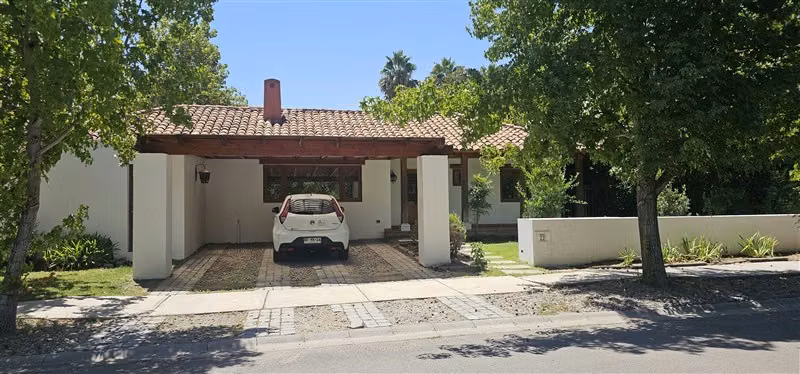 Casa en venta de 4 dorm. en Colina