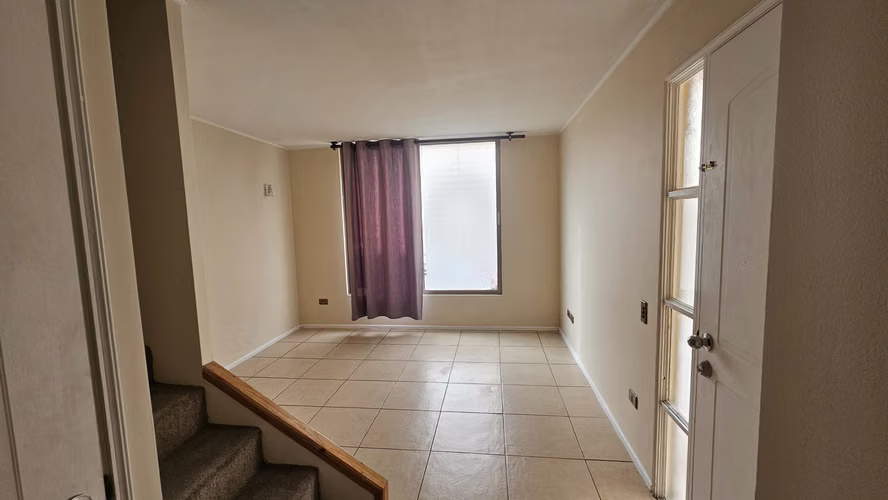 Arriendo amplia casa de 2 pisos en Condominio Las Palmas IV – Sector Sur de Arica