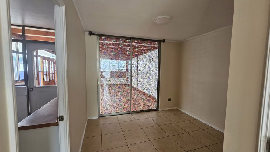 Arriendo amplia casa de 2 pisos en Condominio Las Palmas IV – Sector Sur de Arica