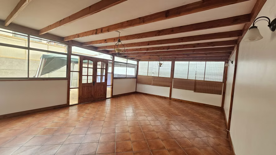 Arriendo amplia casa de 2 pisos en Condominio Las Palmas IV – Sector Sur de Arica