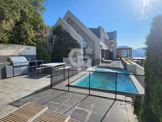 Penthouse con Piscina y Vista Cordillera La Dehesa