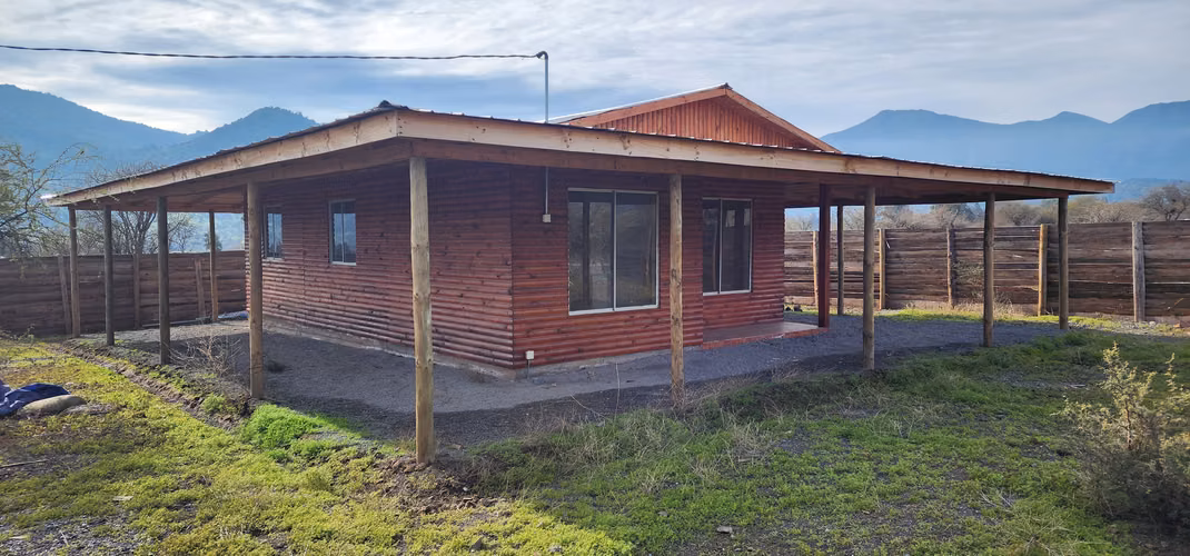 Se arrienda casa de madera – Sector Cuenca