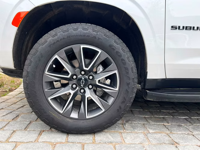 CHEVROLET SUBURBAN Z71 5.3 2023