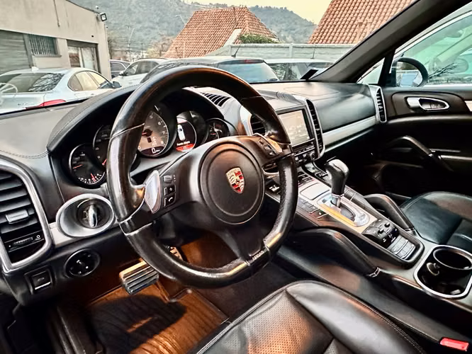 PORSCHE CAYENNE S 4.8 V8  2014