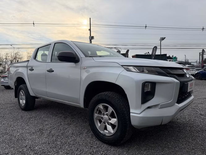 MITSUBISHI L200 4X2 2.4 MT6 WORK 2021