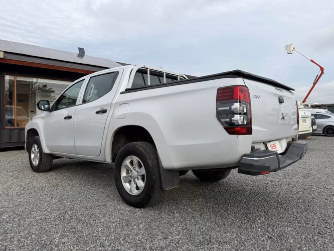 MITSUBISHI L200 4X2 2.4 MT6 WORK 2021