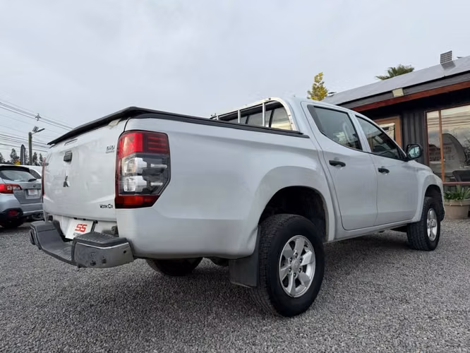 MITSUBISHI L200 4X2 2.4 MT6 WORK 2021