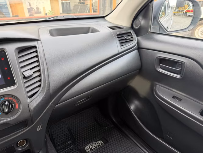 MITSUBISHI L200 4X2 2.4 MT6 WORK 2021