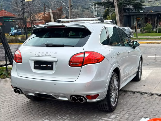 PORSCHE CAYENNE TURBO 4.8 2015