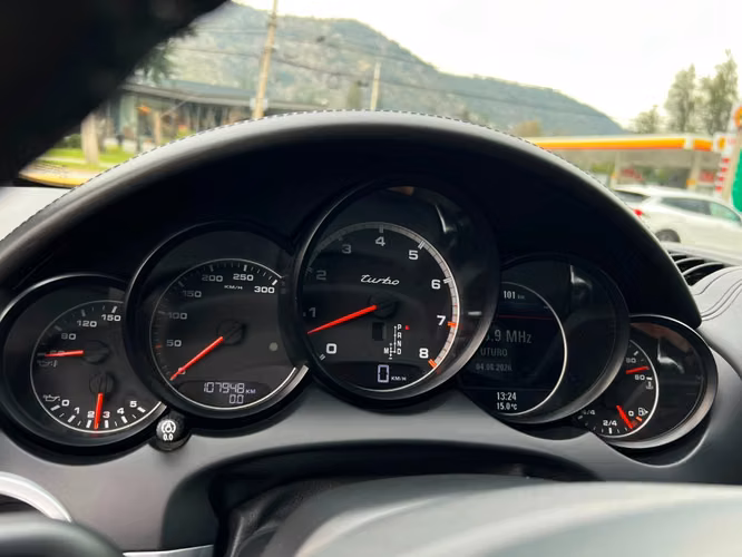 PORSCHE CAYENNE TURBO 4.8 2015