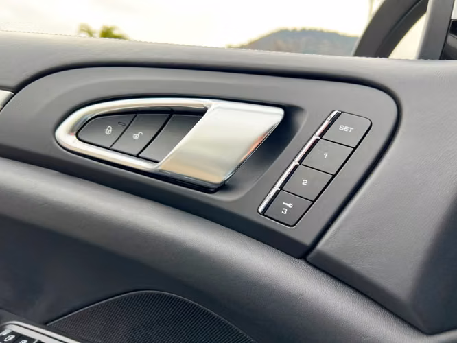 PORSCHE CAYENNE TURBO 4.8 2015