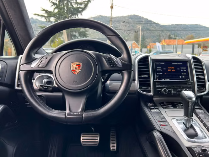 PORSCHE CAYENNE TURBO 4.8 2015