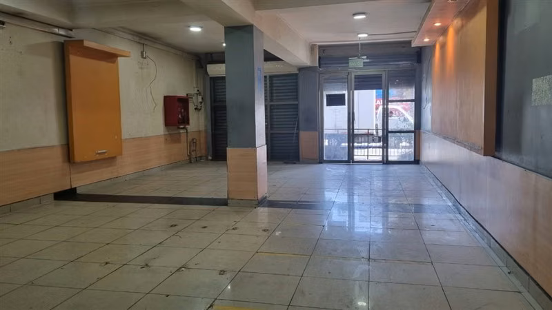 LOCAL COMERCIAL Gran Avenida cercano a metro Lo Ovalle