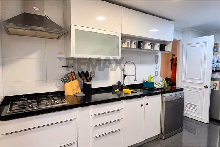 Remodelado y amplio departamento en las nieves