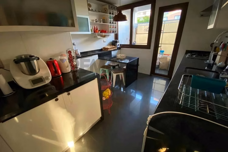 Remodelado y amplio departamento en las nieves