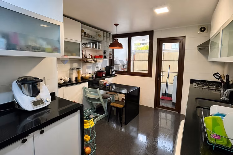 Remodelado y amplio departamento en las nieves