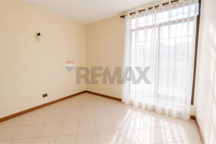 Casa amplia  avenida principal sector norte - Imagen 9