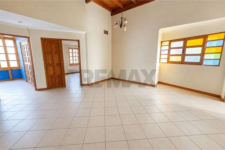 Casa amplia  avenida principal sector norte - Imagen 4