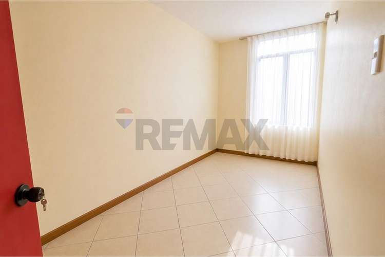 Casa amplia  avenida principal sector norte - Imagen 11