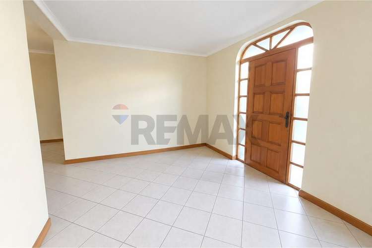 Casa amplia  avenida principal sector norte - Imagen 2