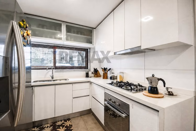 Casa 3d + servicio, jardín y quincho en las condes