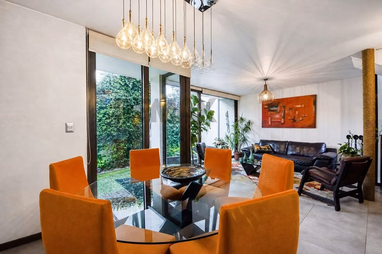 Casa 3d + servicio, jardín y quincho en las condes