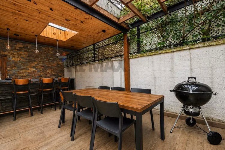 Casa 3d + servicio, jardín y quincho en las condes